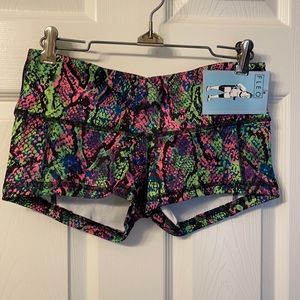 NWT Low Rise Contour Fleo Shorts